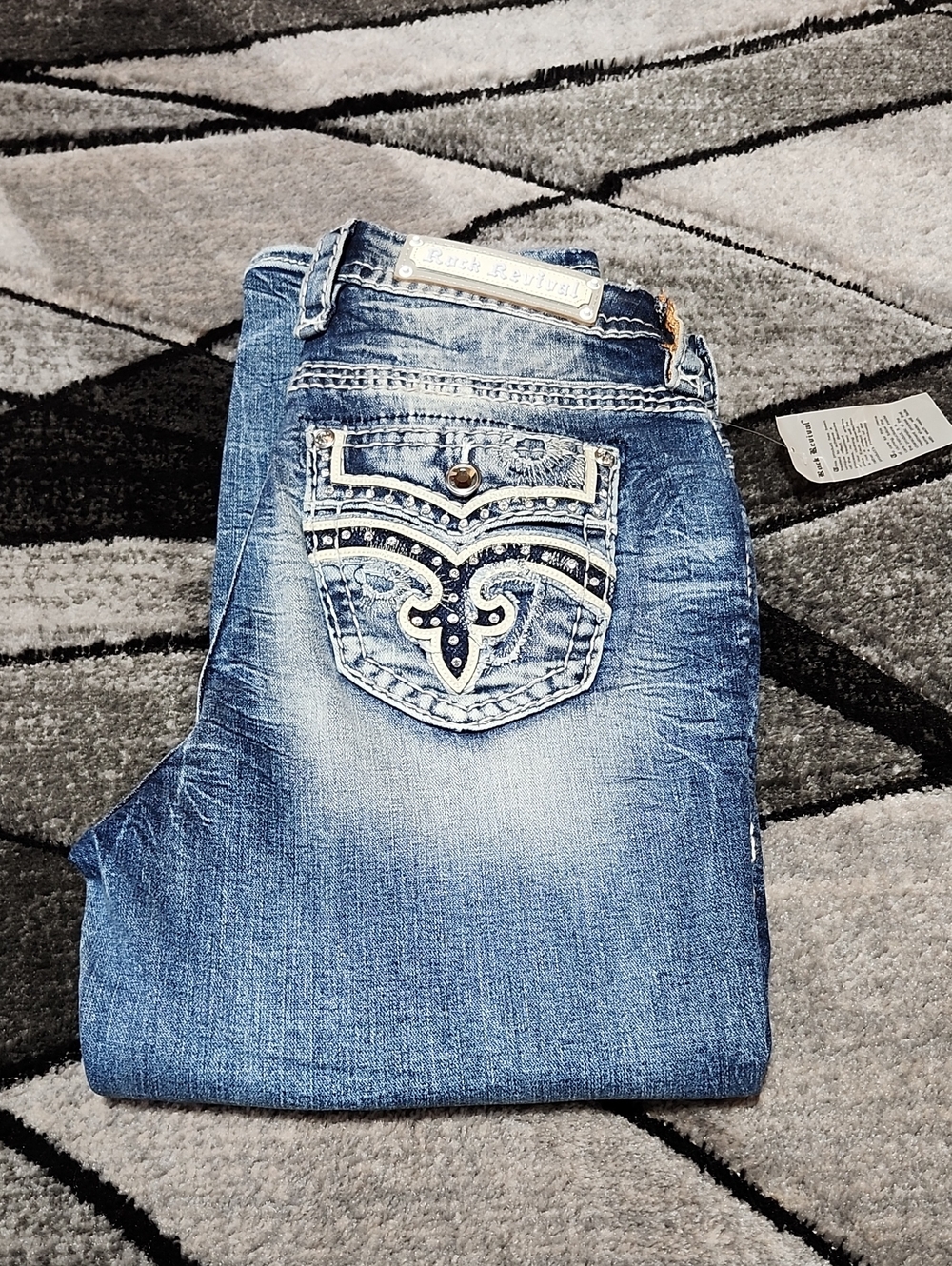 ROCK REVIVAL ARONA EMBROIDERED RHINESTONES EASY CROP DENIM JEAN